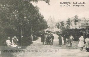Złoczów, Park miejski (1913), wyd. Księgarnia Wilhelm Zukerkandel, Złoczów, bez obiegu. Zbiory: Małgorzata Śliwka, Kraków
